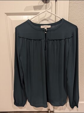 💚 LOFT Green Long-Sleeve Gathered Yoke Blouse